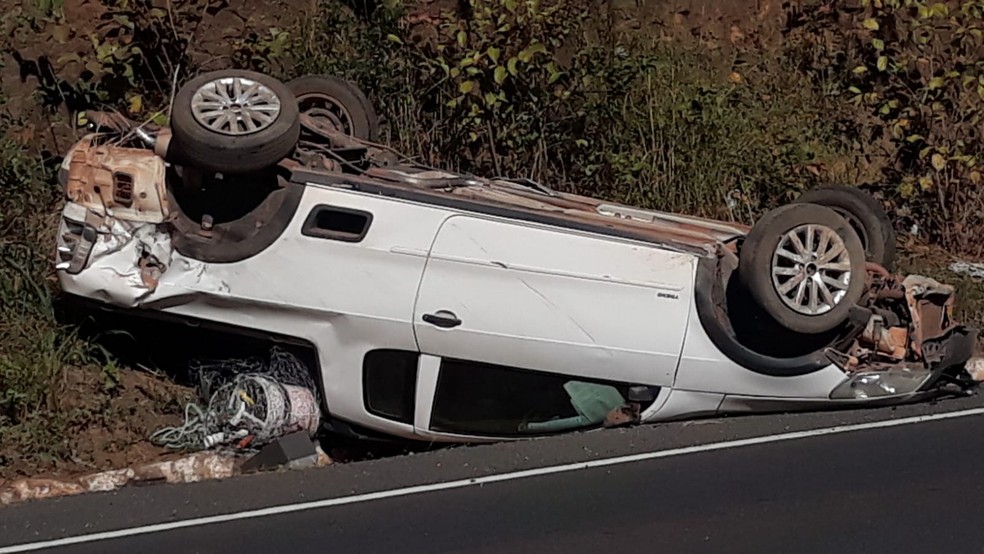 Após roubar carro, assaltante capota veículo e foge ileso do local em Lagoa do Piauí — Foto: Reprodução Após roubar carro, assaltante capota veículo e foge ileso do local em Lagoa do Piauí — Foto: Reprodução