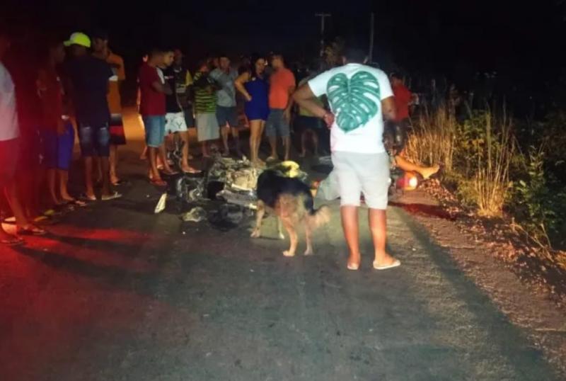 Homem morre e outro fica gravemente ferido após colisão frontal entre motocicletas. Foto: reprodução Homem morre e outro fica gravemente ferido após colisão frontal entre motocicletas. Foto: reprodução