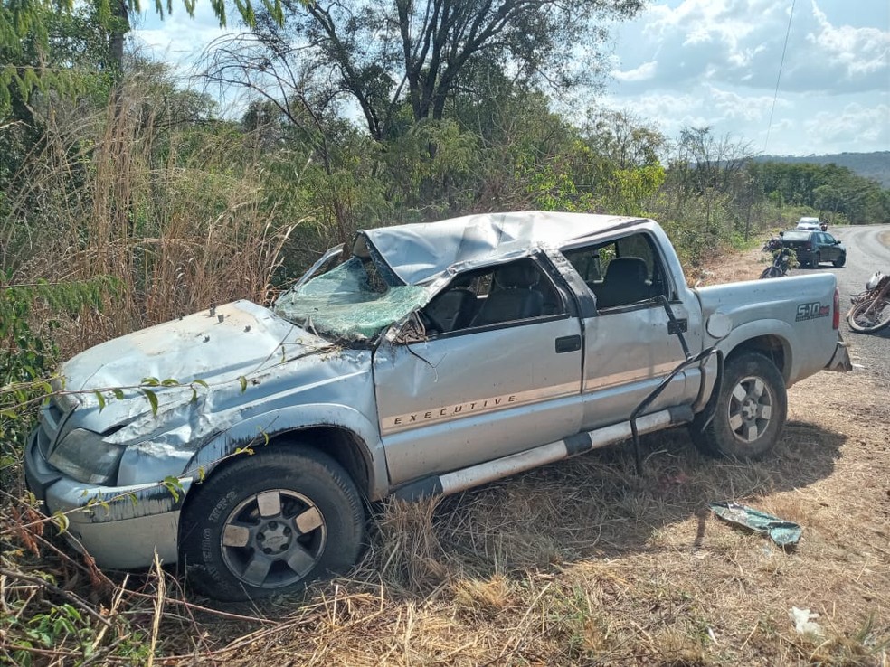 Carro teve perda total após acidente na PI-232 — Foto: Divulgação /PM-PI Carro teve perda total após acidente na PI-232 — Foto: Divulgação /PM-PI
