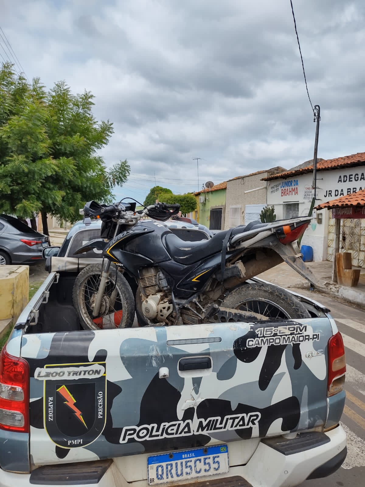 Polícia recupera moto e celulares tomados em assalto na zona rural de Campo Maior. Foto: reprodução  Polícia recupera moto e celulares tomados em assalto na zona rural de Campo Maior. Foto: reprodução