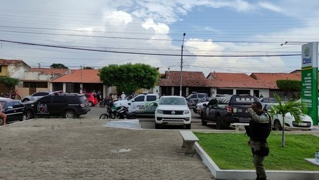 Suspeito foi conduzido à Central de Flagrantes de Teresina — Foto: TV Clube Suspeito foi conduzido à Central de Flagrantes de Teresina — Foto: TV Clube